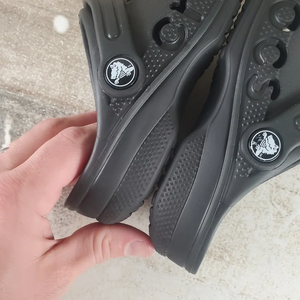CROCS worn 2x